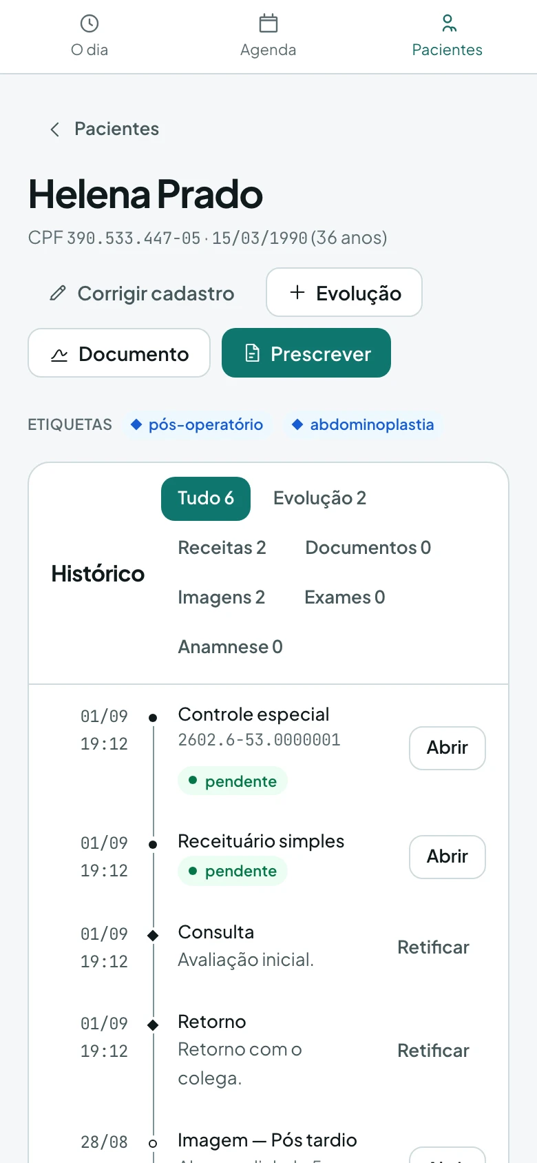 Ficha do paciente com etiquetas e a linha do tempo de receitas, evoluções e imagens.